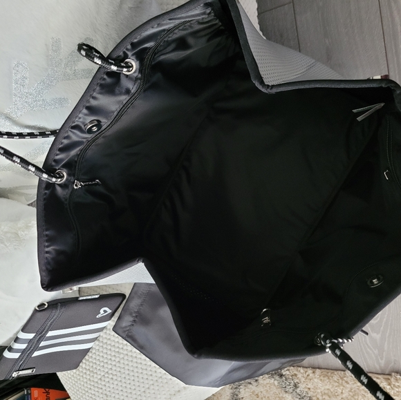 Brand new PRENELOVE large naprene tote and make up bag. 12x15x9 - Picture 10 of 10